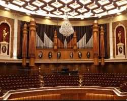 The hall is decorated with brown tons with different wood finishes. The main attraction of the halls is a crystal chandelier which is hanging just ove